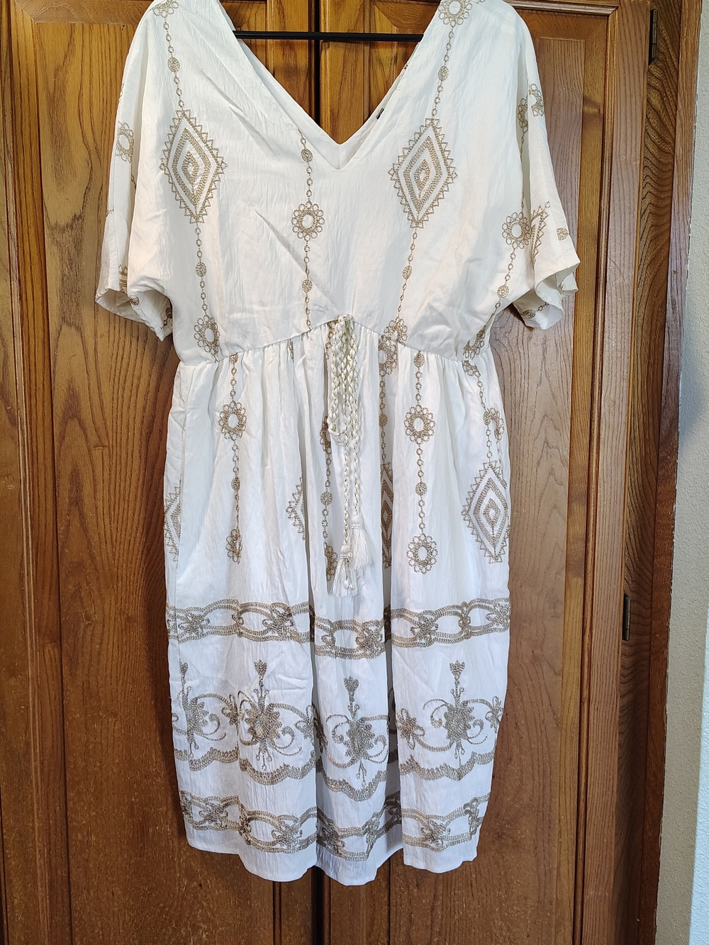 NWT BloomChic White Gold Midi Dress Embroidered V-neck Drawstring Tassel Sz 10